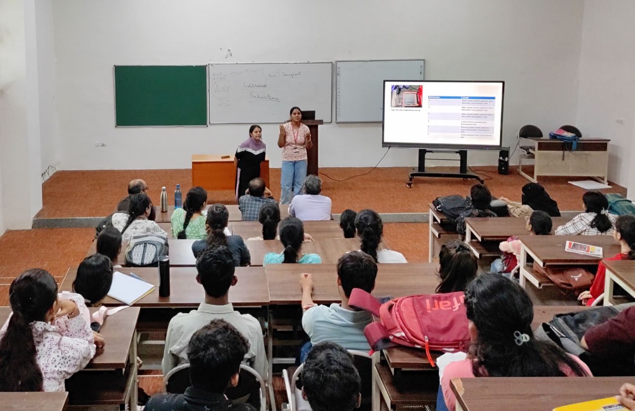 माइक्रोफ्लुइडिक्स और क्वांटम डॉट्स में प्रगति पर जर्नल क्लब सेमिनार का आयोजन किया माइक्रोफ्लुइडिक्स और क्वांटम डॉट्स में प्रगति पर जर्नल क्लब सेमिनार का आयोजन किया