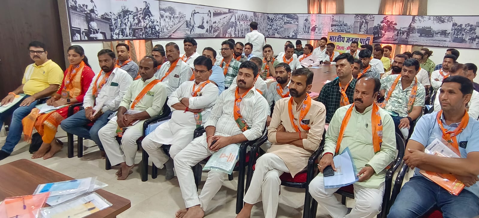 भीलवाड़ा में भाजपा सदस्यता अभियान, लखावत ने ली विधानसभा और मंडल प्रवासियों की बैठक1 भीलवाड़ा में भाजपा सदस्यता अभियान, लखावत ने ली विधानसभा और मंडल प्रवासियों की बैठक1