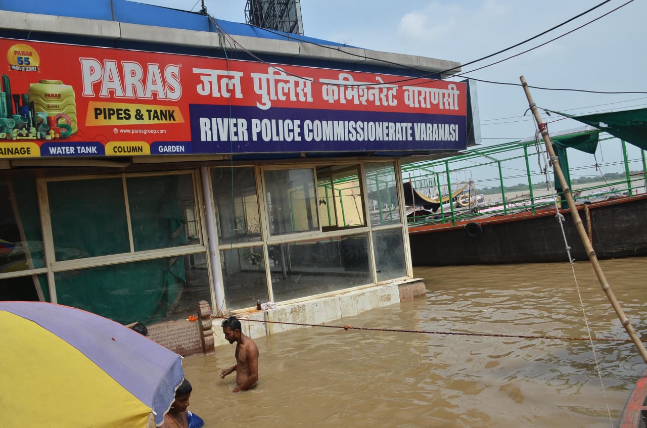 गंगा में बढ़ाव का दृष्य: फोटो बच्चा गुप्ता गंगा में बढ़ाव का दृष्य: फोटो बच्चा गुप्ता