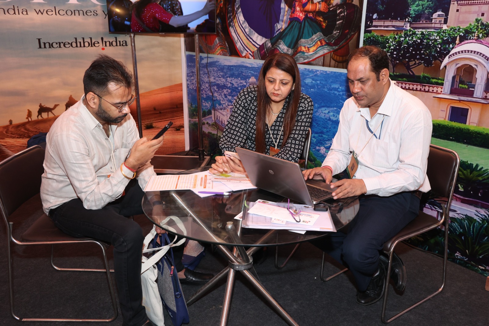 अगले साल और वृहद व बेहतर आयोजन के वादे के साथ राजस्थान डोमेस्टिक ट्रेवल मार्ट का समापन अगले साल और वृहद व बेहतर आयोजन के वादे के साथ राजस्थान डोमेस्टिक ट्रेवल मार्ट का समापन