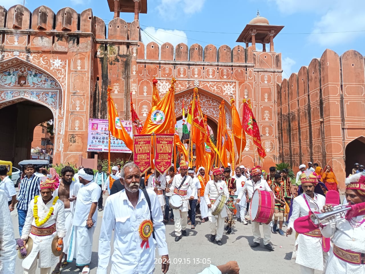 श्री दादू पालकॉ भैराणा धाम की विशाल पदयात्रा का शुभारंभ श्री दादू पालकॉ भैराणा धाम की विशाल पदयात्रा का शुभारंभ