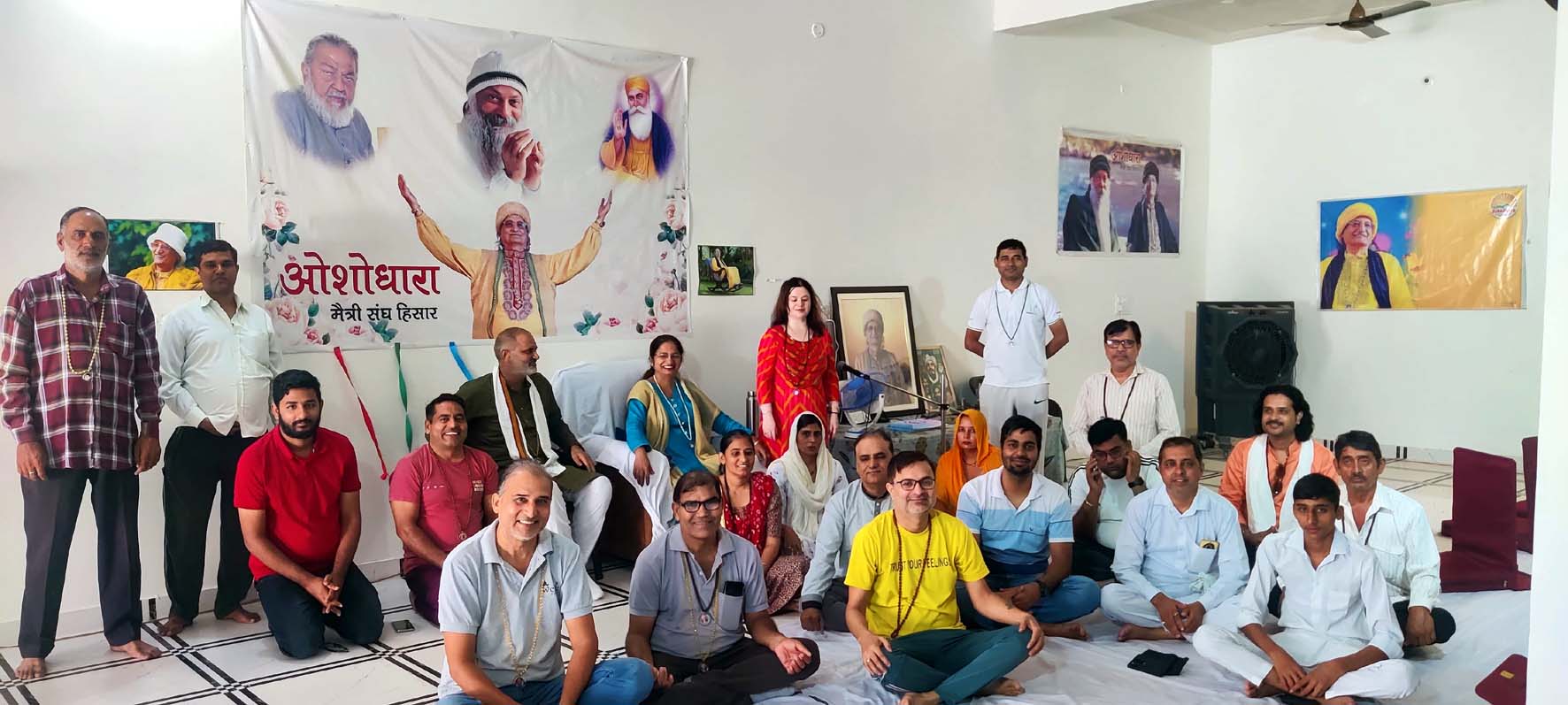 कौशिक नगर स्थित ओशो साधना केंद्र में भाग लेते साधक। कौशिक नगर स्थित ओशो साधना केंद्र में भाग लेते साधक।