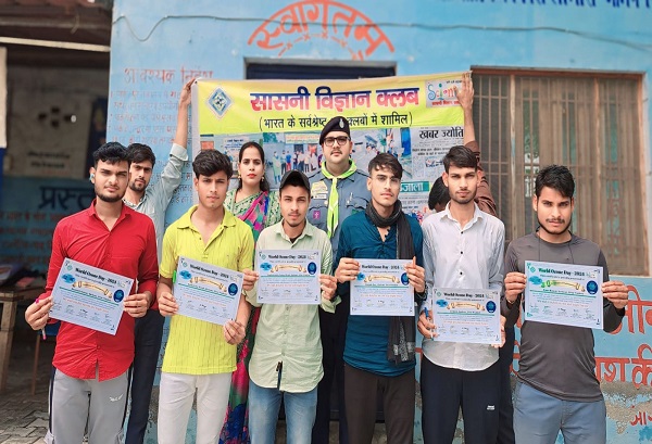 जलवायु परिवर्तन बचाने के लिए ओजोन परत की रक्षा काे लेकर आयाेजित प्रतियाेगिता में विजयी बच्चे जलवायु परिवर्तन बचाने के लिए ओजोन परत की रक्षा काे लेकर आयाेजित प्रतियाेगिता में विजयी बच्चे