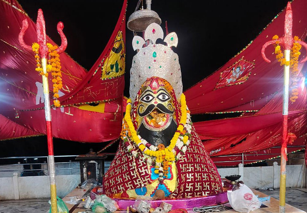 कोडमदेसर में भैरवनाथ का दिवसीय मेला शुरू, लाखाें श्रद्धालुओं ने किए मनमाेहक मूर्ति के दर्शन कोडमदेसर में भैरवनाथ का दिवसीय मेला शुरू, लाखाें श्रद्धालुओं ने किए मनमाेहक मूर्ति के दर्शन