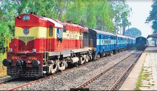 चंदेरी: ट्रेनों के स्टॉपेज आदेश होने के बावजूद भी अभी तक ट्रेनों का ठहराव नहीं चंदेरी: ट्रेनों के स्टॉपेज आदेश होने के बावजूद भी अभी तक ट्रेनों का ठहराव नहीं