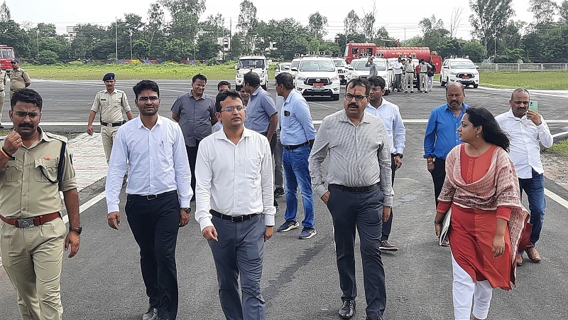 कलेक्टर-एसपी ने राष्ट्रपति के कार्यक्रम स्थलों कलेक्टर-एसपी ने राष्ट्रपति के कार्यक्रम स्थलों