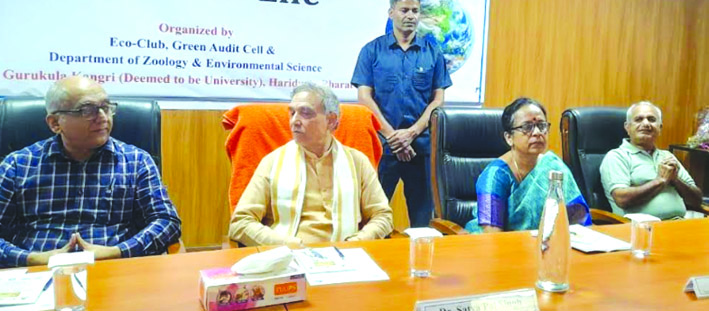 कार्यक्रम के दौराम मंचासीन अतिथि कार्यक्रम के दौराम मंचासीन अतिथि