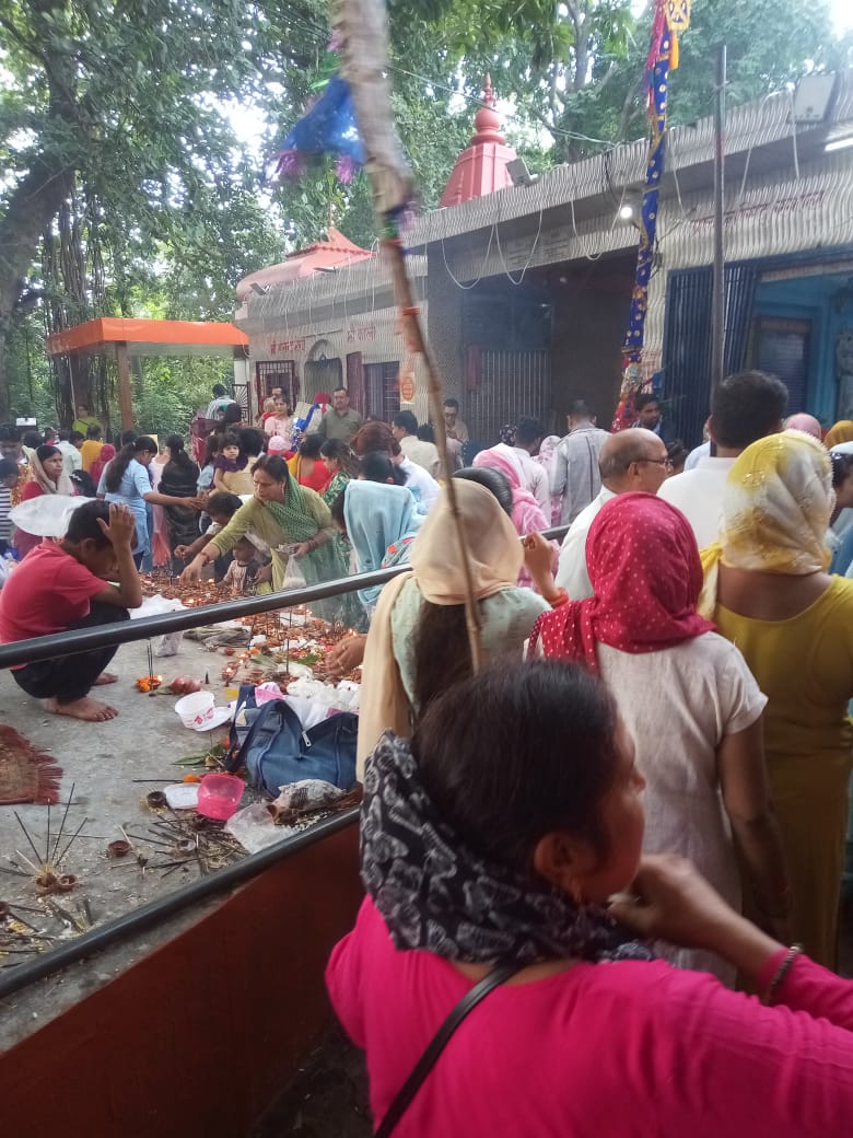 गुघाल मेले में उमडीभक्तों की भीड़ गुघाल मेले में उमडीभक्तों की भीड़