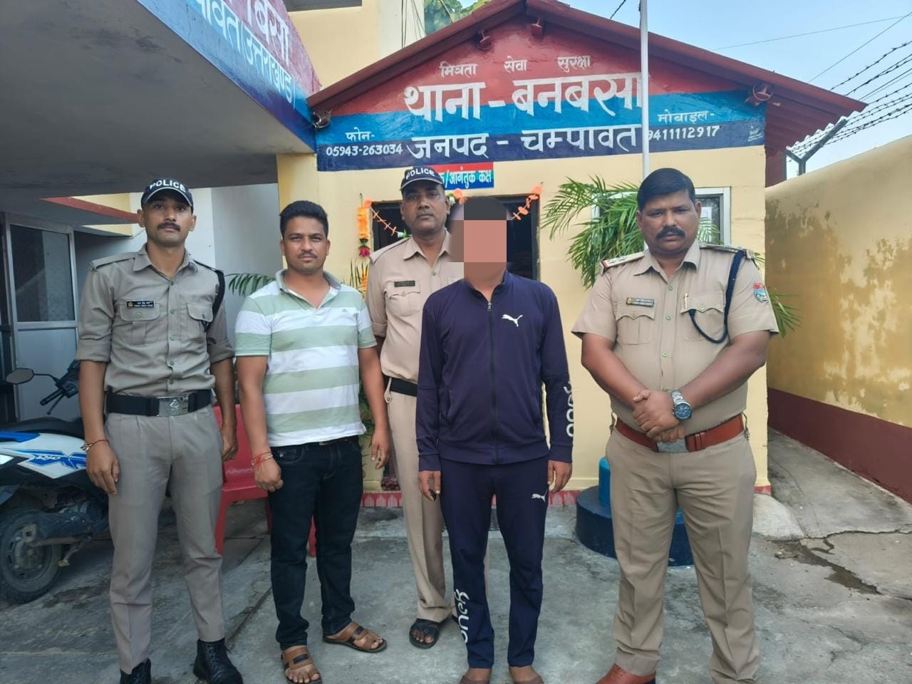 पुलिस द्वारा गिरफ्तार अभियुक्त