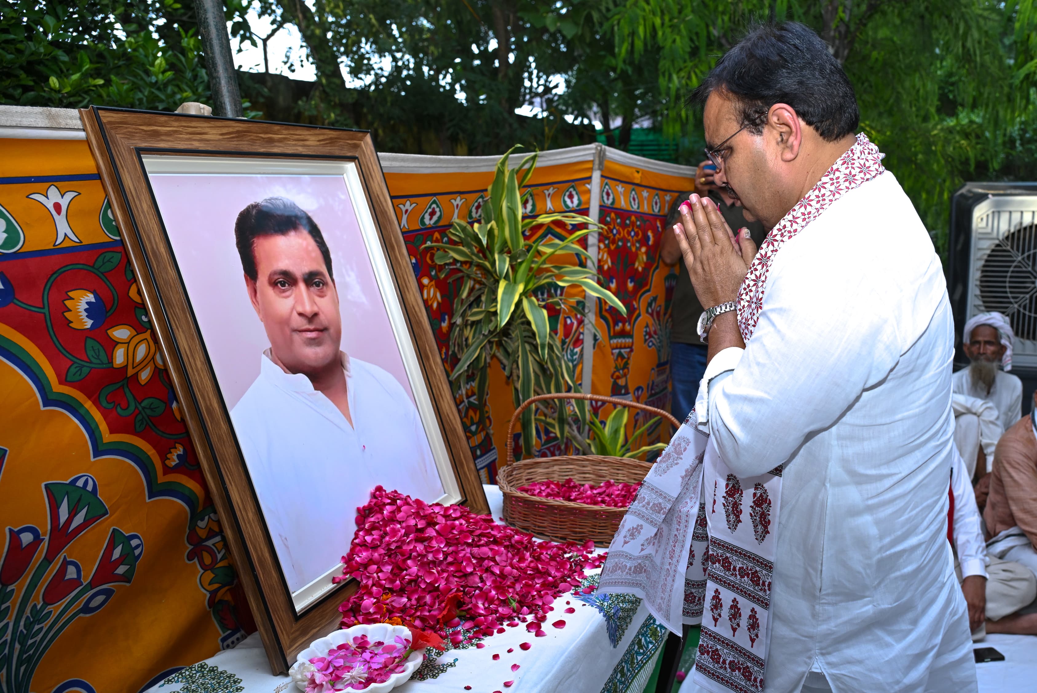 कांग्रेस विधायक जूबेर खान को श्रद्धांजलि अर्पित करते हुए मुख्यमंत्री भजनलाल शर्मा। कांग्रेस विधायक जूबेर खान को श्रद्धांजलि अर्पित करते हुए मुख्यमंत्री भजनलाल शर्मा।