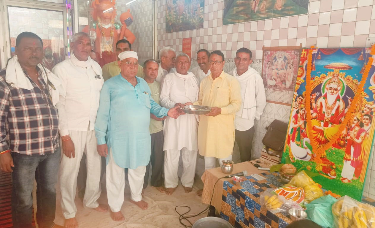 17 Snp- 1,1A सोनीपत: श्री विश्वकर्मा मंदिर धर्मशाला में विश्वकर्मा दिवस पुजा करते हुए समाज के प्रतिनिधि सदस्य, 17 Snp- 1,1A सोनीपत: श्री विश्वकर्मा मंदिर धर्मशाला में विश्वकर्मा दिवस पुजा करते हुए समाज के प्रतिनिधि सदस्य,
