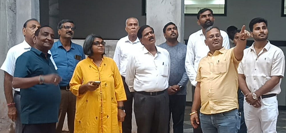 उपार्जित अर्थ को अपनी जन्मभूमि या कर्मभूमि को लौटाकर सही जगह खर्च करना ईश्वरीय वरदान से ही संभव उपार्जित अर्थ को अपनी जन्मभूमि या कर्मभूमि को लौटाकर सही जगह खर्च करना ईश्वरीय वरदान से ही संभव