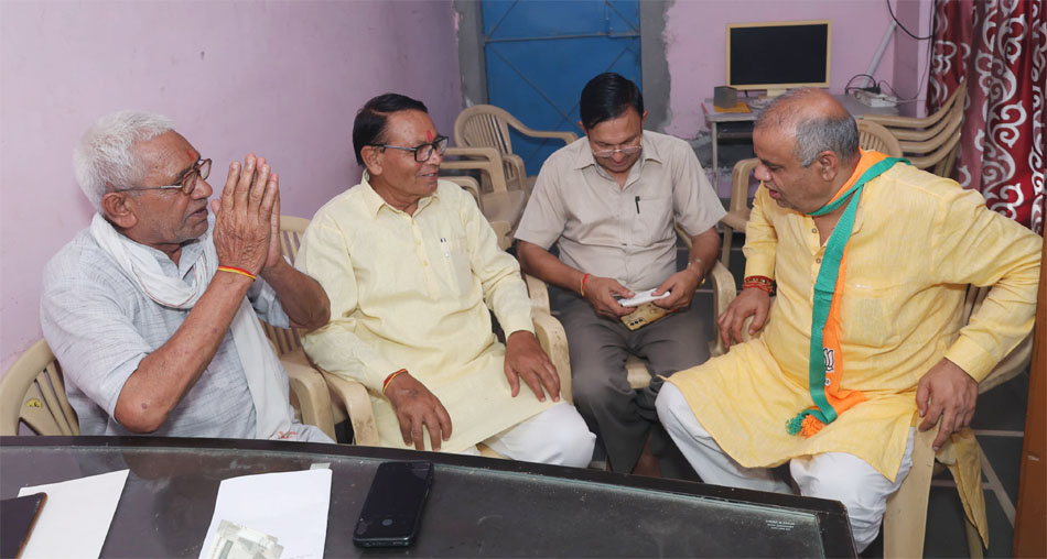 17 Snp- 1,1A सोनीपत: श्री विश्वकर्मा मंदिर धर्मशाला में विश्वकर्मा दिवस पुजा करते हुए समाज के प्रतिनिधि सदस्य, 17 Snp- 1,1A सोनीपत: श्री विश्वकर्मा मंदिर धर्मशाला में विश्वकर्मा दिवस पुजा करते हुए समाज के प्रतिनिधि सदस्य,