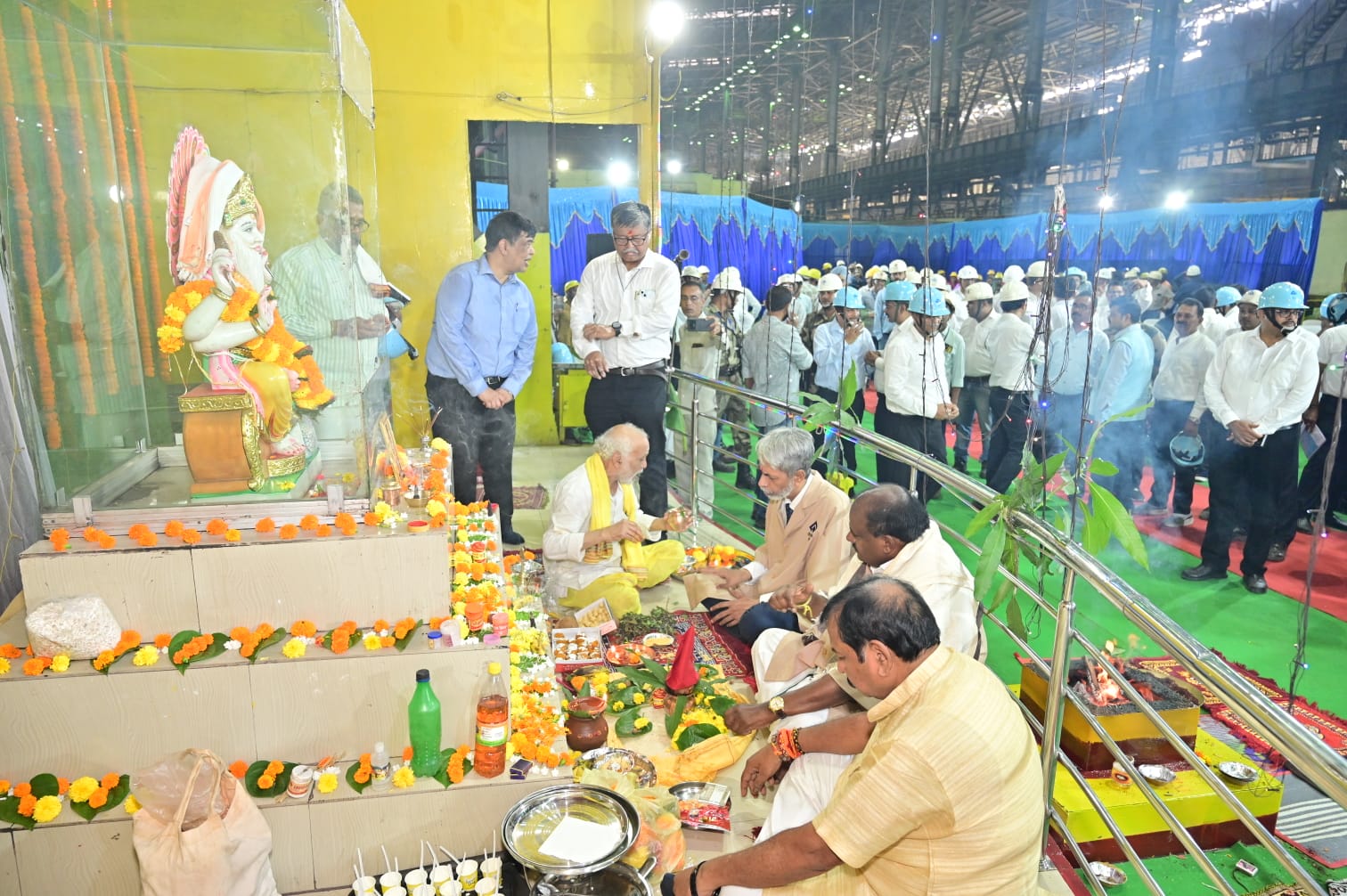 विश्वकर्मा पूजा समारोह में केंद्रीय मंत्री शामिल हुए विश्वकर्मा पूजा समारोह में केंद्रीय मंत्री शामिल हुए