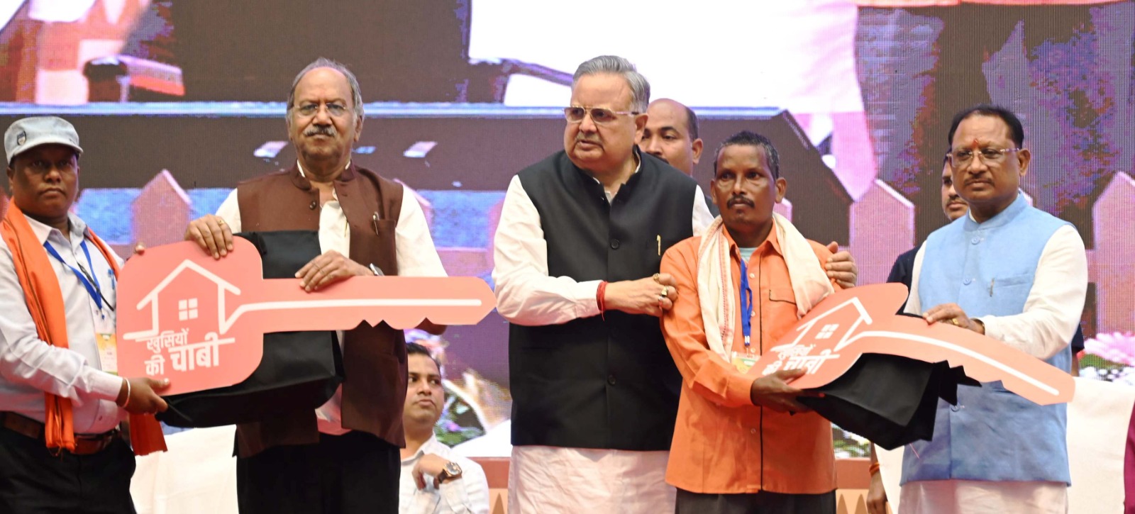 शहरी परिवारों को खुशियों की चाबी मिली शहरी परिवारों को खुशियों की चाबी मिली