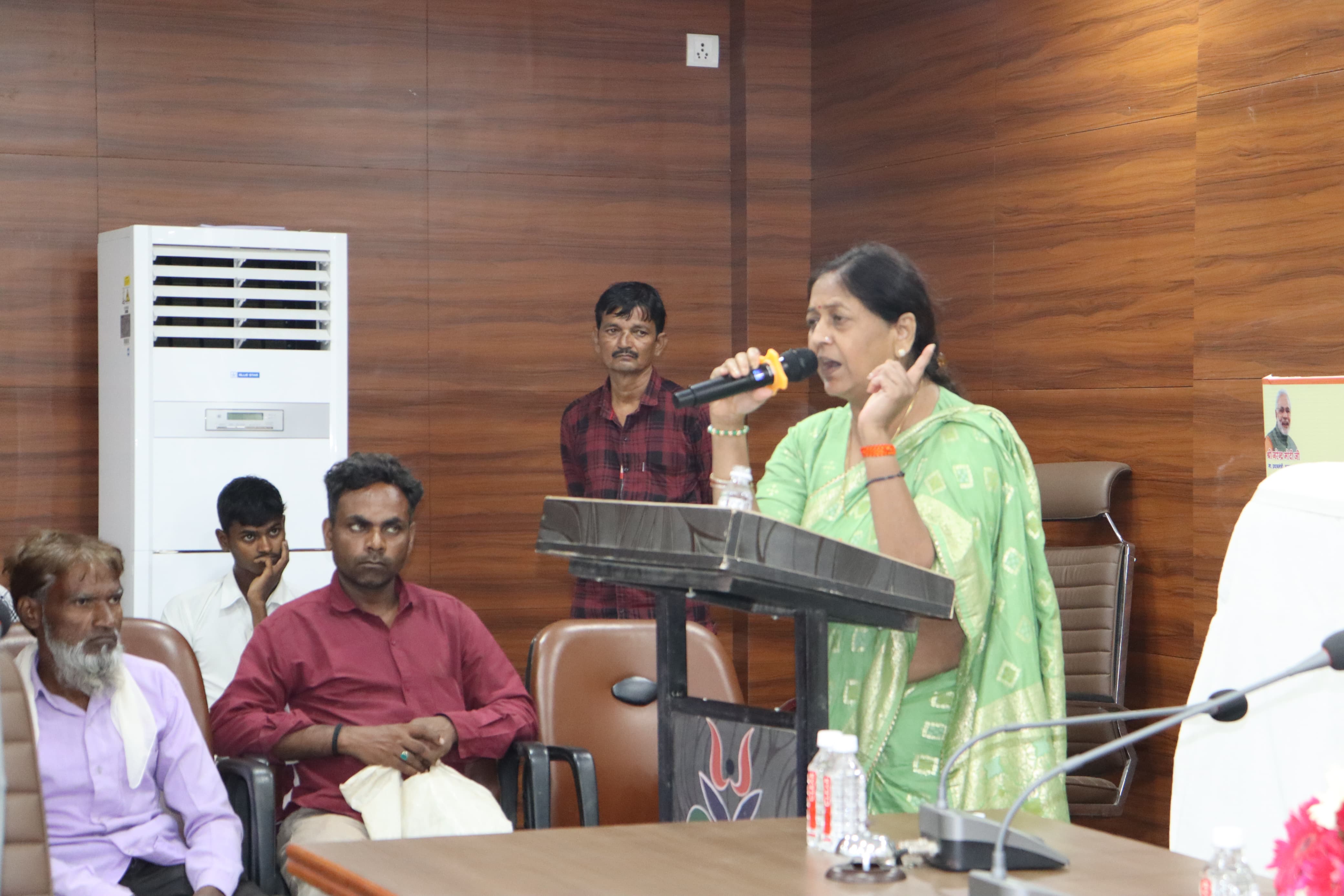 प्रधानमंत्री जी द्वारा दिव्यांगजनों के लिए अनेकों योजनाएं संचालित: सीमा द्विवेदी प्रधानमंत्री जी द्वारा दिव्यांगजनों के लिए अनेकों योजनाएं संचालित: सीमा द्विवेदी