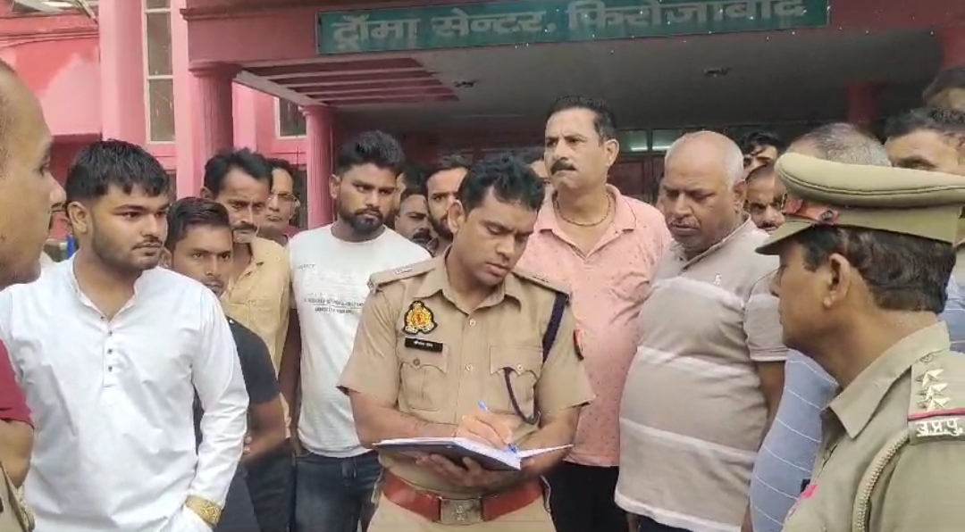 अस्पताल में पूछताछ करती पुलिस