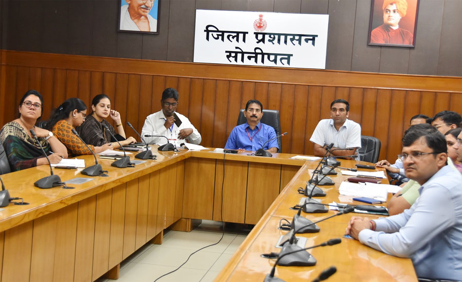 17 Snp-3 सोनीपत: विधानसभा आम चुनाव की द्वितीय रैंडमाइजेशन प्रक्रिया के दौरान उपस्थित अधिकारी। 17 Snp-3 सोनीपत: विधानसभा आम चुनाव की द्वितीय रैंडमाइजेशन प्रक्रिया के दौरान उपस्थित अधिकारी।