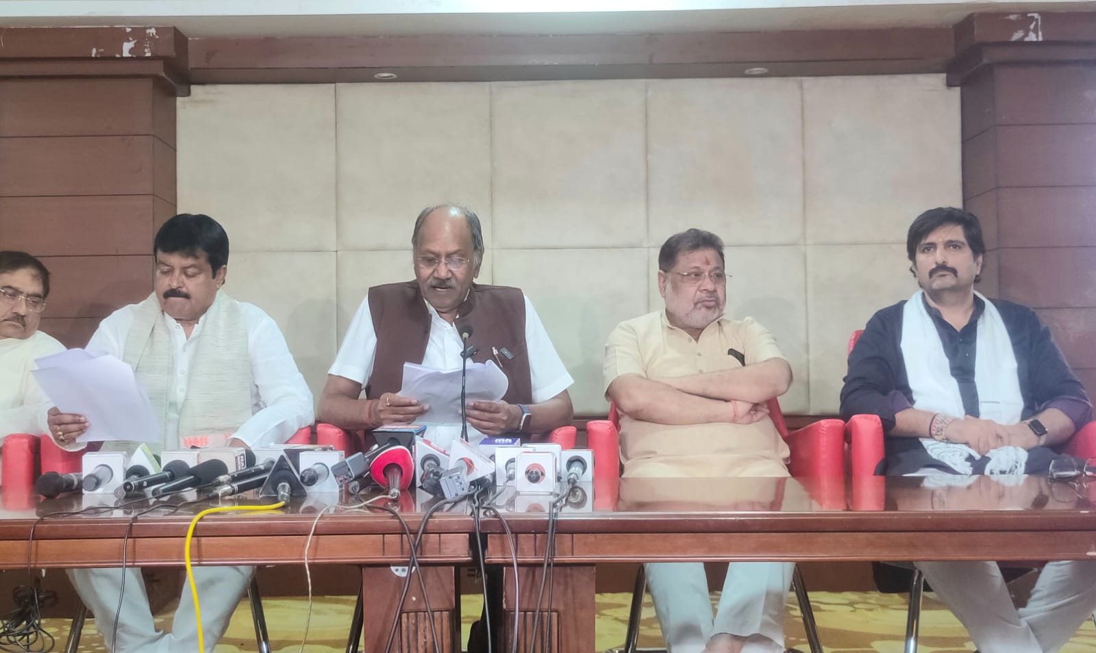 सांसद बृजमोहन अग्रवाल की पत्रकार वार्ता सांसद बृजमोहन अग्रवाल की पत्रकार वार्ता