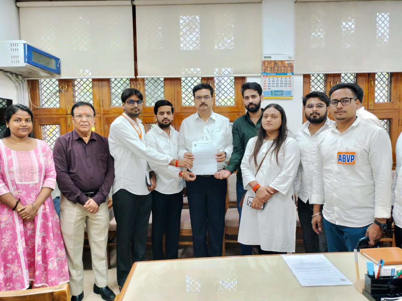 एबीवीपी व विश्वविद्यालय छात्रसंघ के प्रतिनिधिमंडल ने कुलपति को दिया ज्ञापन