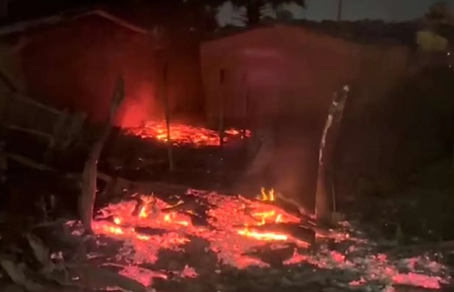 बिहार के नवादा में दलितों के जले हुए घरों की तस्वीर बिहार के नवादा में दलितों के जले हुए घरों की तस्वीर