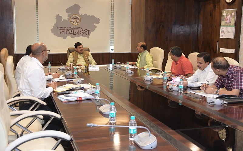 लघु व्यवसायियों को ऑनलाइन बिक्री के लिए उपलब्ध करवाएं सुविधाएं: मुख्यमंत्री डॉ. यादव लघु व्यवसायियों को ऑनलाइन बिक्री के लिए उपलब्ध करवाएं सुविधाएं: मुख्यमंत्री डॉ. यादव