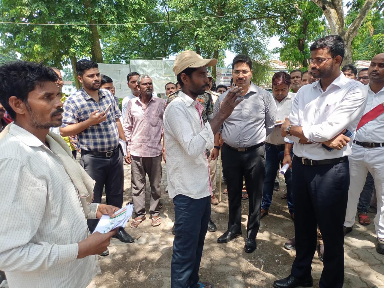 डीएम ने प्रखंड कार्यालय एवं सामुदायिक स्वास्थ्य केन्द्र का औचक निरीक्षण किया डीएम ने प्रखंड कार्यालय एवं सामुदायिक स्वास्थ्य केन्द्र का औचक निरीक्षण किया