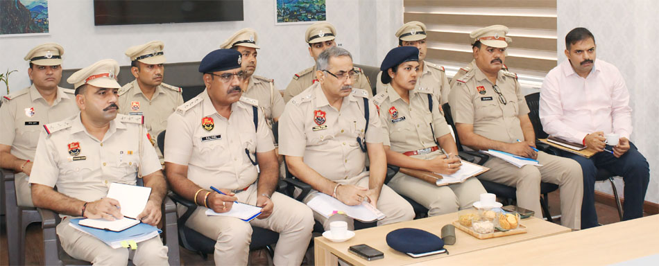 18 Snp- 6 सोनीपत: पुलिस आयुक्तालय में आयोजित बैठक में उपस्थित पुलिस अधिकारी 18 Snp- 6 सोनीपत: पुलिस आयुक्तालय में आयोजित बैठक में उपस्थित पुलिस अधिकारी