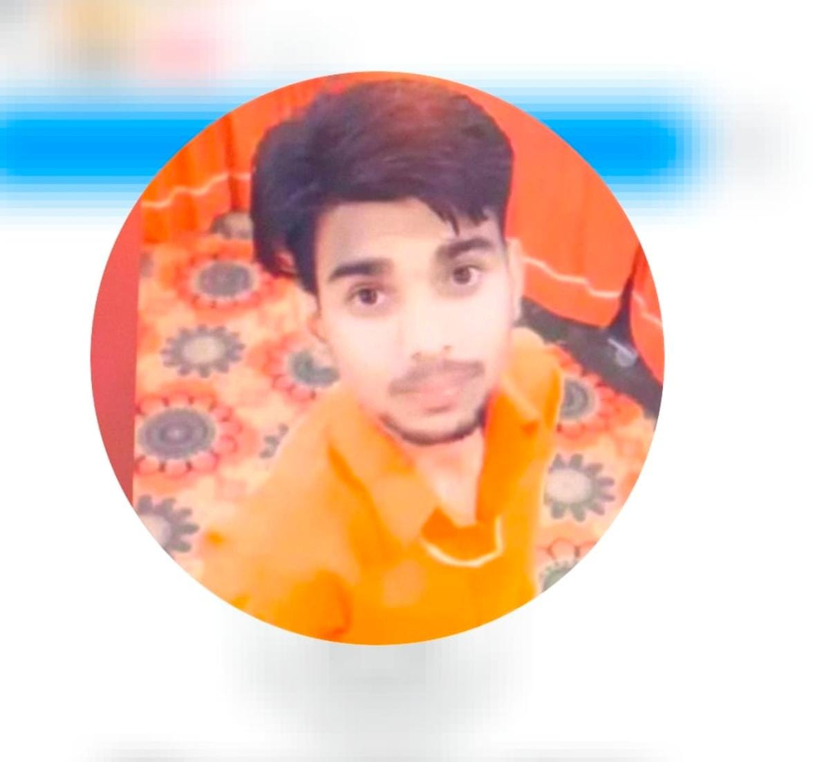 घटना स्थल पर लोगों से जानकारी लेती पुलिस घटना स्थल पर लोगों से जानकारी लेती पुलिस
