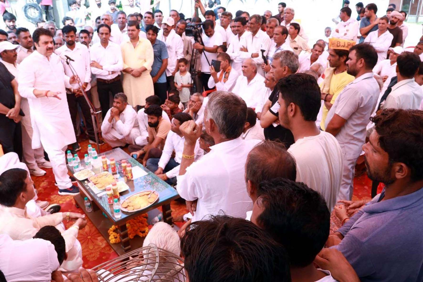 जनसभा को संबोधित करते कुलदीप बिश्नोई। जनसभा को संबोधित करते कुलदीप बिश्नोई।