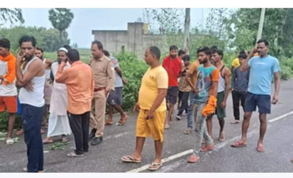बाइक सवार मजदूर को अज्ञात वाहन ने जोरदार टक्कर मारी, मजदूर की मौत बाइक सवार मजदूर को अज्ञात वाहन ने जोरदार टक्कर मारी, मजदूर की मौत