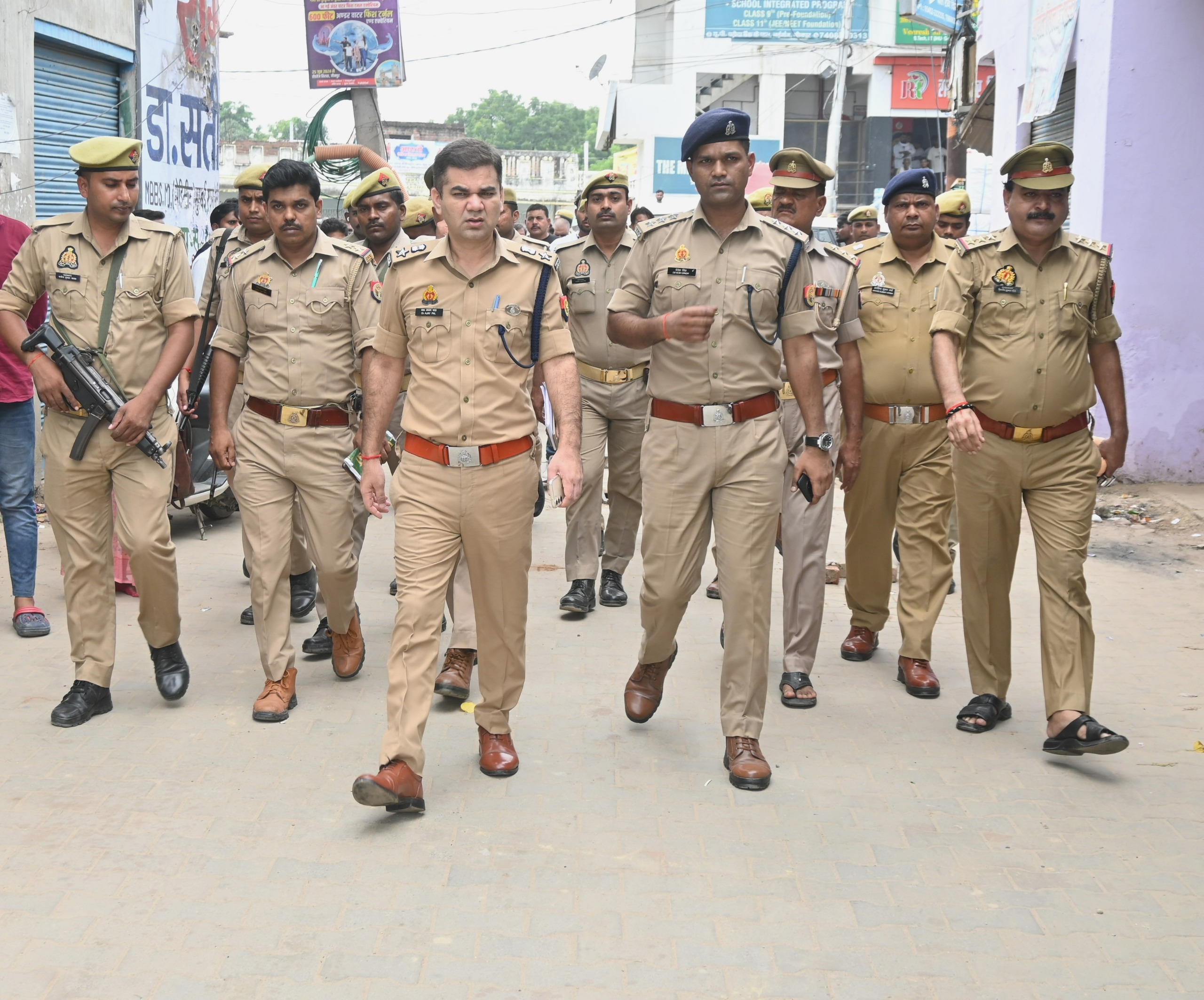 गणेश पूजा स्टेज पर चढ़ कर लाइट बनाते समय करेंट लगने से युवक की मौत गणेश पूजा स्टेज पर चढ़ कर लाइट बनाते समय करेंट लगने से युवक की मौत