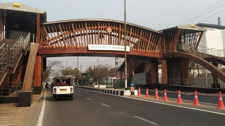 गुवाहाटी: बांस से बनाए गए रैलिंग की तस्वीर। गुवाहाटी: बांस से बनाए गए रैलिंग की तस्वीर।