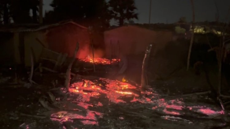आग बुझाते जवान आग बुझाते जवान