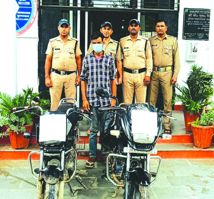 पुलिस गिरफ्त में आरोपित