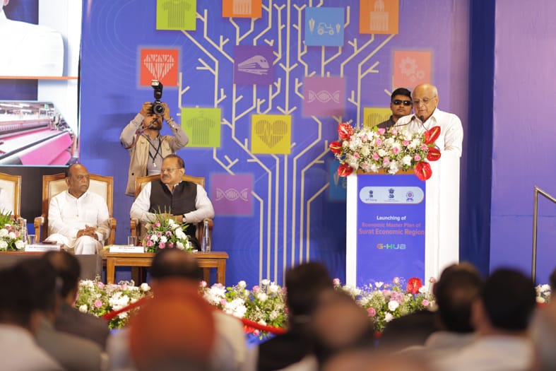 सूरत के डुमस रोड में स्थित ली मेरेडियन होटल में आयोजित समारोह में मुख्यमंत्री भूपेन्द्र पटेल। सूरत के डुमस रोड में स्थित ली मेरेडियन होटल में आयोजित समारोह में मुख्यमंत्री भूपेन्द्र पटेल।