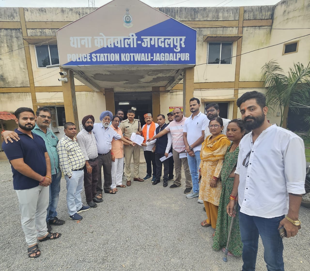 थाने में भाजपा पदाधिकारियों ने कराई थाने में शिकायत थाने में भाजपा पदाधिकारियों ने कराई थाने में शिकायत