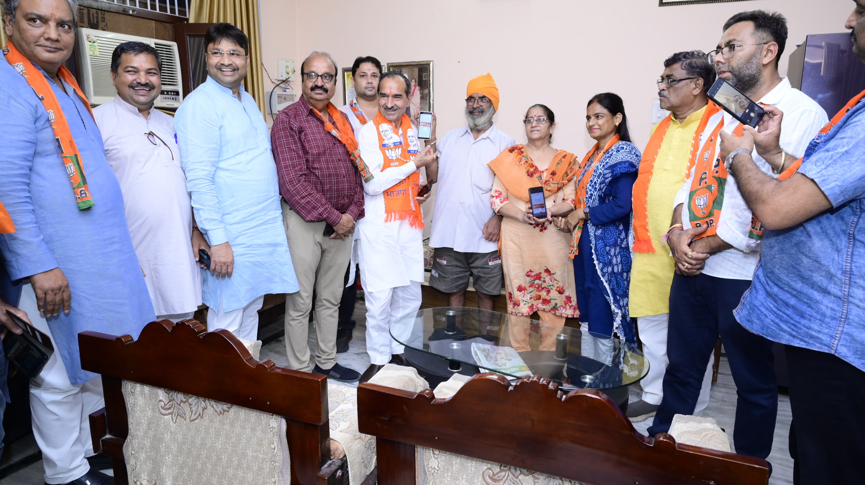 भाजपा सदस्यता महाअभियान:भाजपा प्रदेशाध्यक्ष मदन राठौड़ ने दी घर घर दस्तक भाजपा सदस्यता महाअभियान:भाजपा प्रदेशाध्यक्ष मदन राठौड़ ने दी घर घर दस्तक
