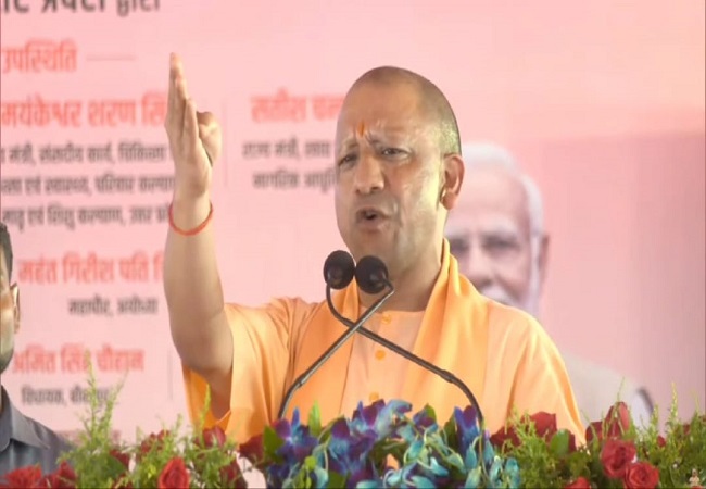 अयोध्या में कार्यक्रम को सम्बोधित करते हुए मुख्यमत्री योगी अयोध्या में कार्यक्रम को सम्बोधित करते हुए मुख्यमत्री योगी