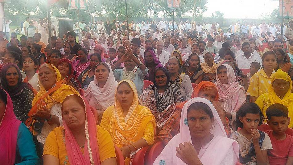 19 Snp- सोनीपत: दातौली में मुख्यमंत्री नायब सैनी की रैली के फोटो में पूर्व सांसद रमेश कौशिक, भाजपा उम्मीदवार देवेंद्र कौशिक, निर्मल चौधरी। 19 Snp- सोनीपत: दातौली में मुख्यमंत्री नायब सैनी की रैली के फोटो में पूर्व सांसद रमेश कौशिक, भाजपा उम्मीदवार देवेंद्र कौशिक, निर्मल चौधरी।