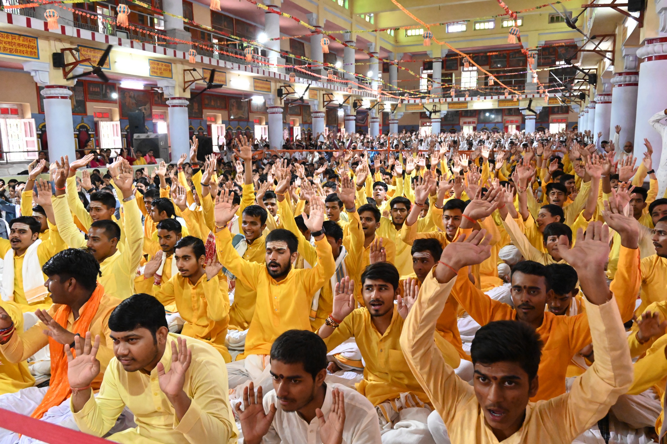 ‘भारतीय संस्कृति एवं गोसेवा’ विषयक सम्मेलन में बोले नैमिषारण्य से आए संत* ‘भारतीय संस्कृति एवं गोसेवा’ विषयक सम्मेलन में बोले नैमिषारण्य से आए संत*