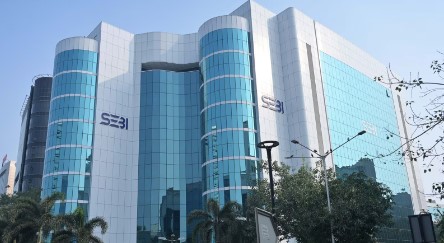 एक्सिस कैपिटल के डेट मार्केट में इनवेस्टमेंट बैकर के रूप में काम करने पर रोक एक्सिस कैपिटल के डेट मार्केट में इनवेस्टमेंट बैकर के रूप में काम करने पर रोक