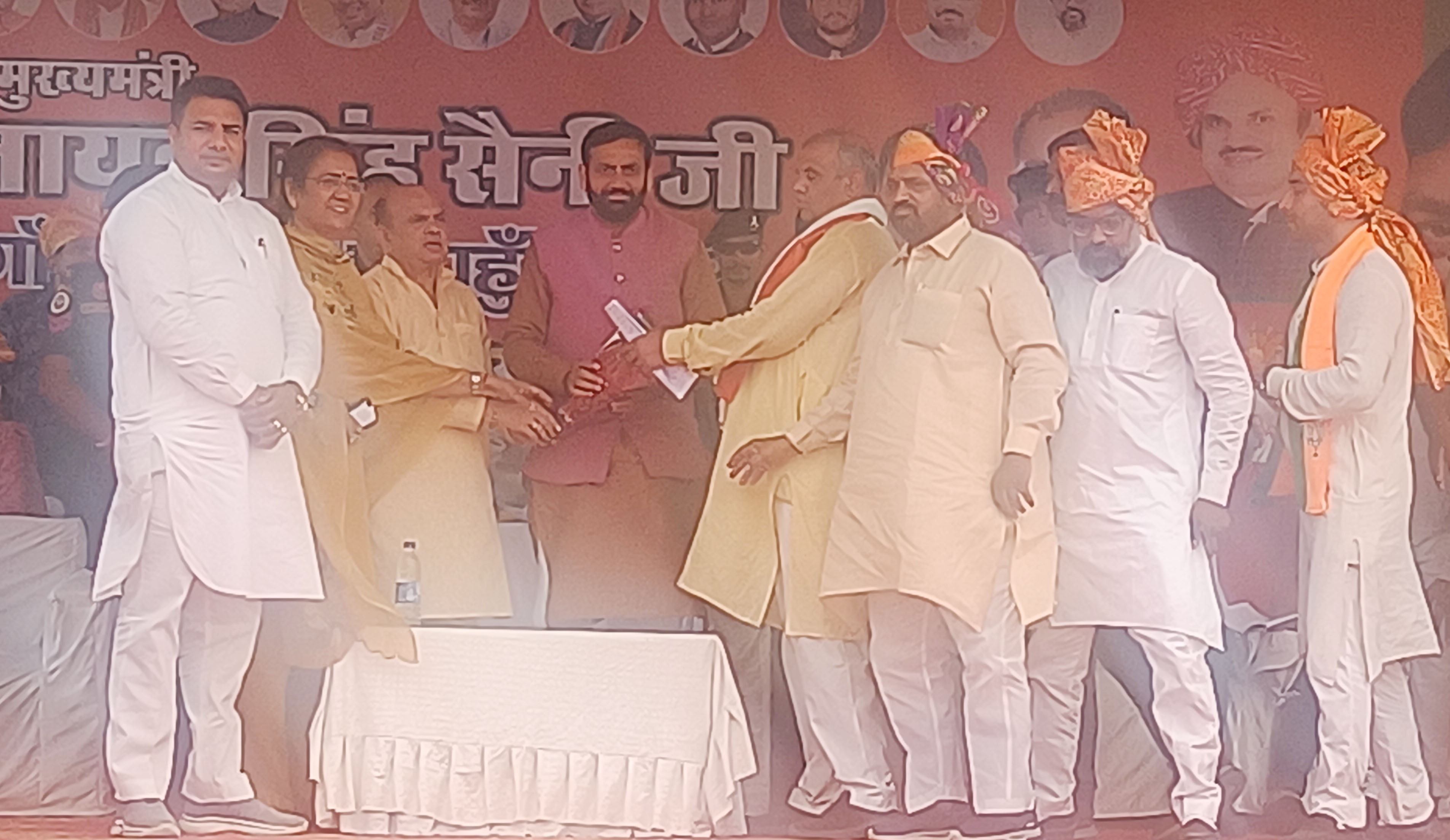 19 Snp- सोनीपत: दातौली में मुख्यमंत्री नायब सैनी की रैली के फोटो में पूर्व सांसद रमेश कौशिक, भाजपा उम्मीदवार देवेंद्र कौशिक, निर्मल चौधरी। 19 Snp- सोनीपत: दातौली में मुख्यमंत्री नायब सैनी की रैली के फोटो में पूर्व सांसद रमेश कौशिक, भाजपा उम्मीदवार देवेंद्र कौशिक, निर्मल चौधरी।