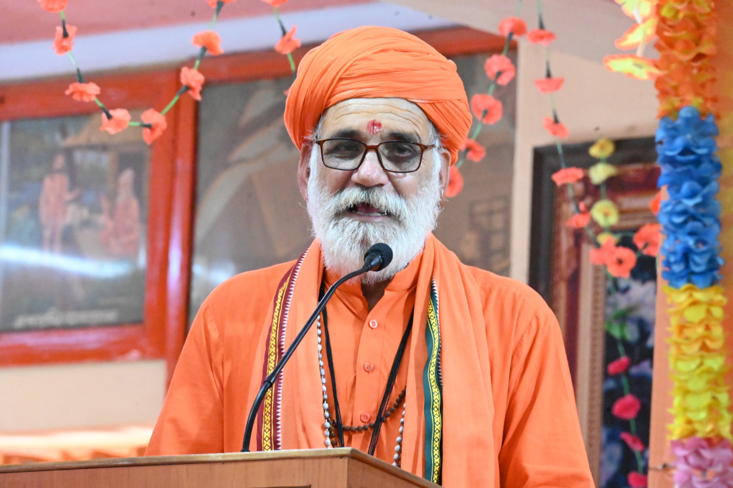‘भारतीय संस्कृति एवं गोसेवा’ विषयक सम्मेलन में बोले नैमिषारण्य से आए संत* ‘भारतीय संस्कृति एवं गोसेवा’ विषयक सम्मेलन में बोले नैमिषारण्य से आए संत*