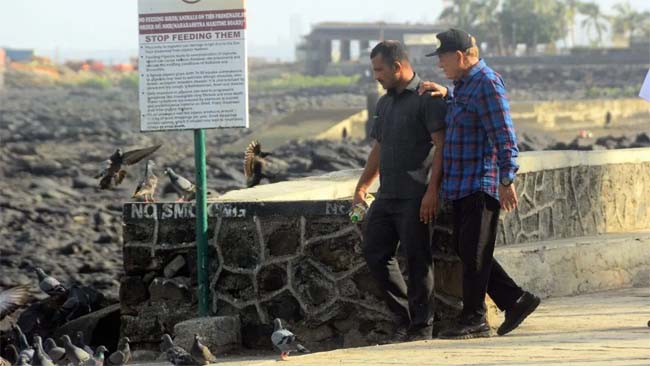 फिल्म अभिनेता सलमान खान के पिता को धमकी देने वाले दो गिरफ्तार फिल्म अभिनेता सलमान खान के पिता को धमकी देने वाले दो गिरफ्तार