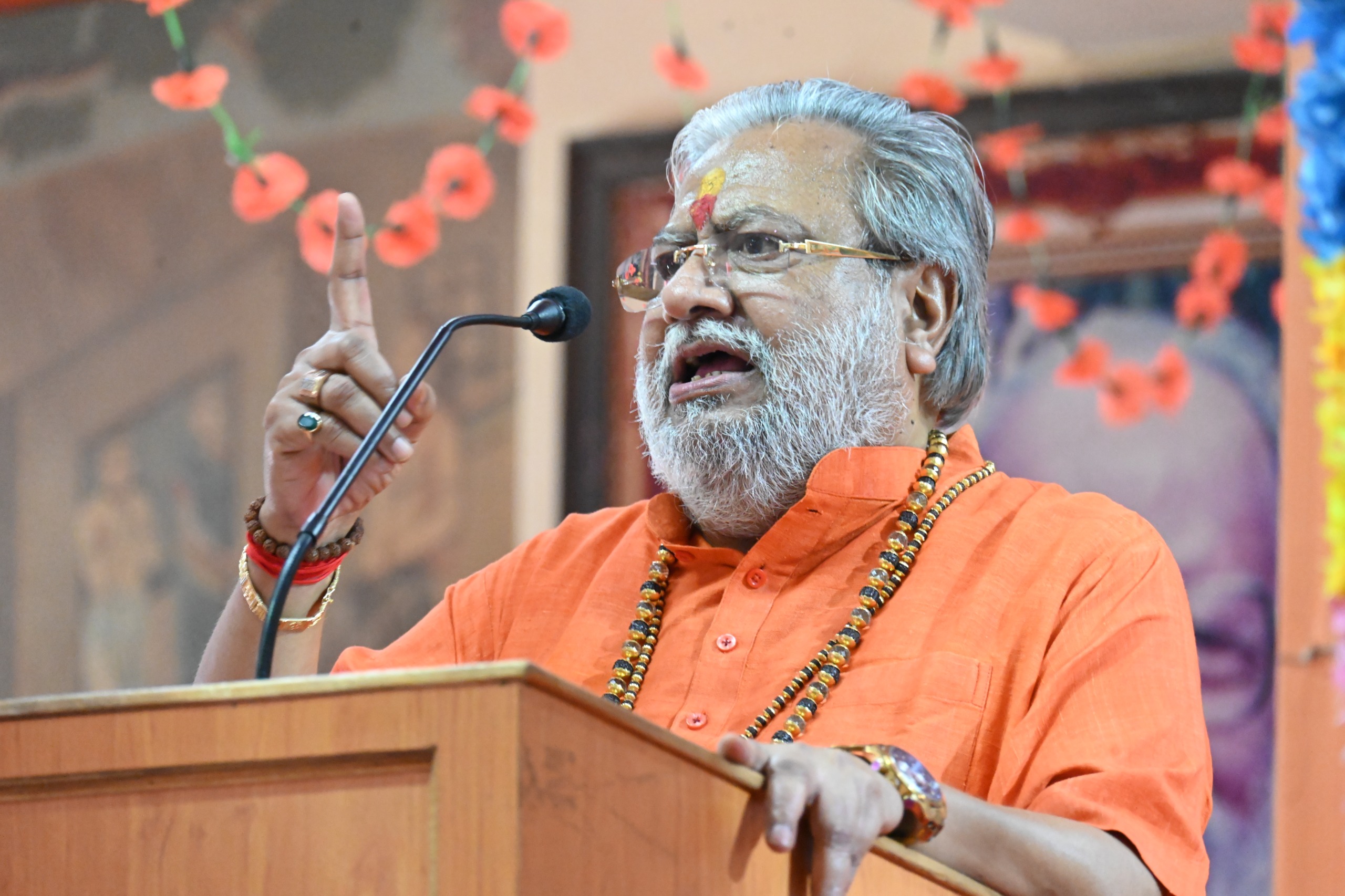 ‘भारतीय संस्कृति एवं गोसेवा’ विषयक सम्मेलन में बोले नैमिषारण्य से आए संत* ‘भारतीय संस्कृति एवं गोसेवा’ विषयक सम्मेलन में बोले नैमिषारण्य से आए संत*