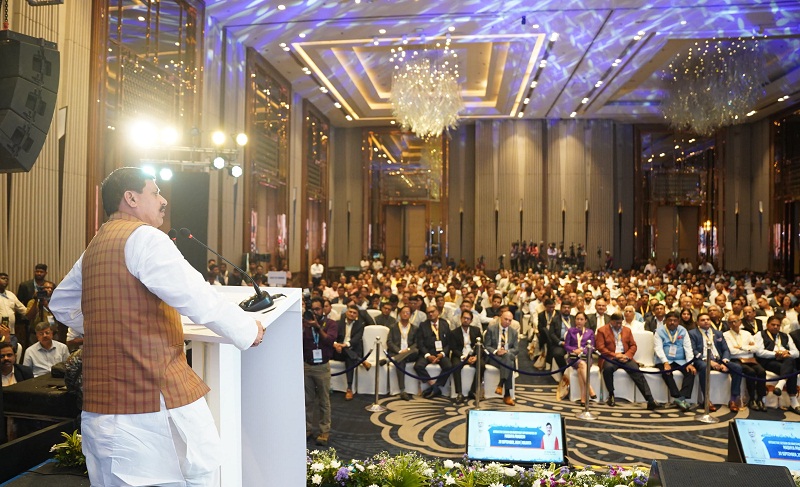 मुख्यमंत्री डॉ. यादव कोलकाता में रोड-शो में उद्योगपतियों व औद्योगिक को संबोधित करते हुए मुख्यमंत्री डॉ. यादव कोलकाता में रोड-शो में उद्योगपतियों व औद्योगिक को संबोधित करते हुए