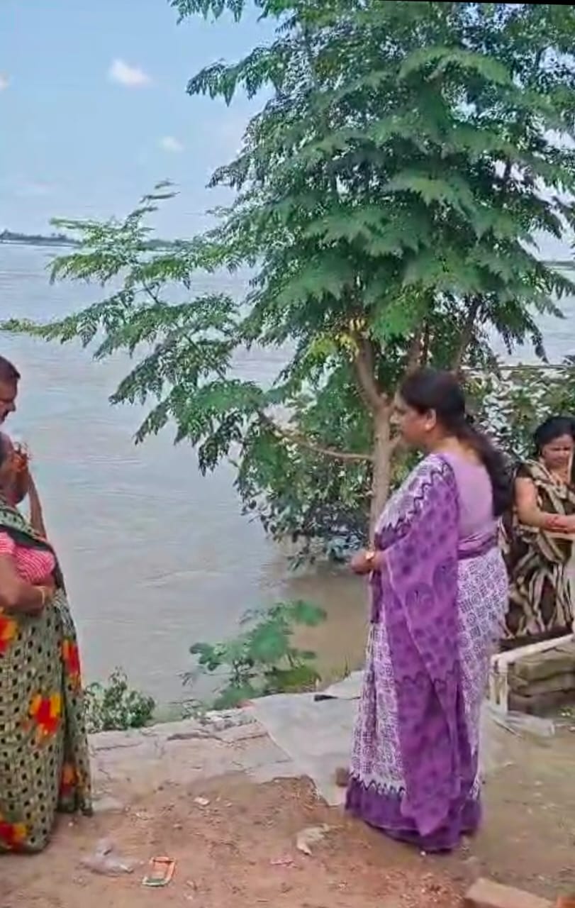 भाजपा विधायक नीलिमा कटियार एवं सुरेन्द्र मैथानी ने सुनी बाढ़ पीड़ितों की समस्याएं भाजपा विधायक नीलिमा कटियार एवं सुरेन्द्र मैथानी ने सुनी बाढ़ पीड़ितों की समस्याएं
