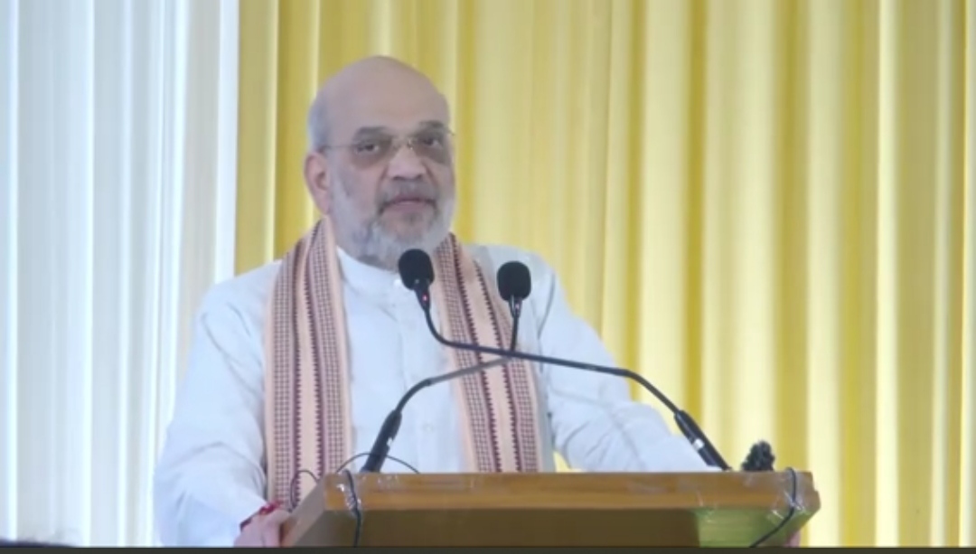 केंद्रीय गृह मंत्री अमित शाह शुक्रवार को नक्सली हिंसा पीड़ितों को संबोधित करते हुए केंद्रीय गृह मंत्री अमित शाह शुक्रवार को नक्सली हिंसा पीड़ितों को संबोधित करते हुए
