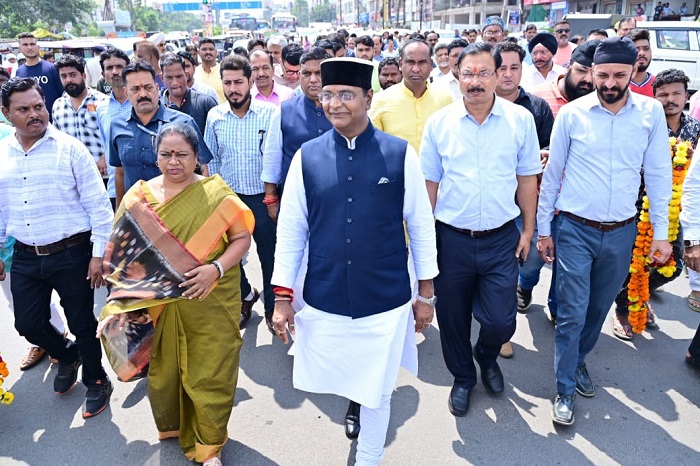 सहकारिता मंत्री विश्वास कैलाश सारंग ने प्रभात चौराहे पर प्रस्तावित फ्लाईओवर निर्माण स्थल का निरीक्षण किया। सहकारिता मंत्री विश्वास कैलाश सारंग ने प्रभात चौराहे पर प्रस्तावित फ्लाईओवर निर्माण स्थल का निरीक्षण किया।